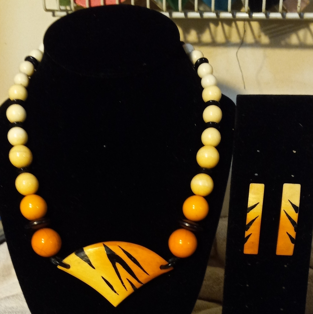 Not new,vintage orange, plastic bead 2pc necklace set& wood painted pendant &ear